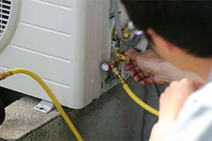 How to maintain and winterize a pool heat pump?