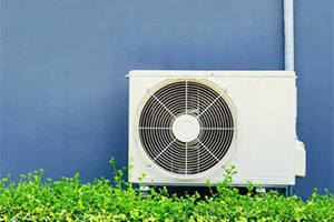 How is the swimming pool heat pump recycled?