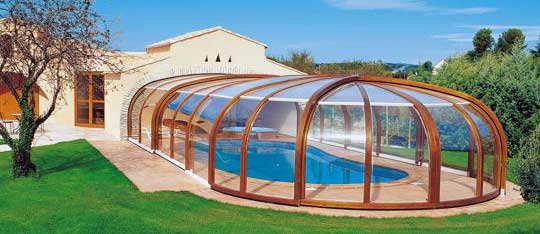 Particularity of swimming pool enclosures