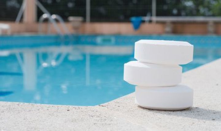 What are the effects of too hot water on the treatment of the swimming pool?