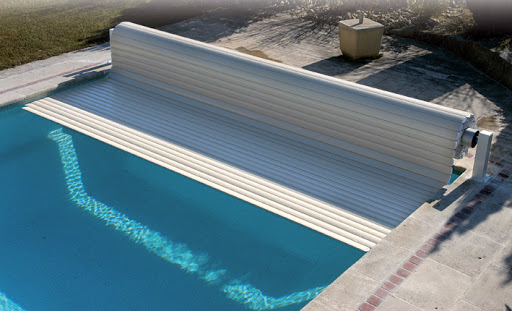 Rolling shutter for swimming pool