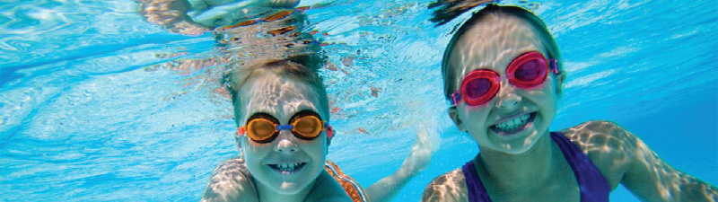 What is the correct pool water temperature for swimmers?